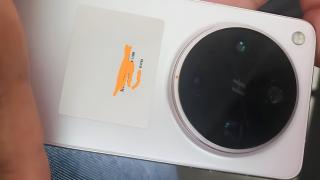 OPPO Find X8 Ultra fotografiat pe viu în sfârşit şi are o cameră... de proporţii