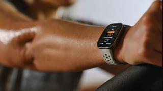 Noul smartwatch Amazfit Bip 6 vine cu ecran AMOLED de 1.97 inch, certificare 5ATM și autonomie de 2 săptămâni