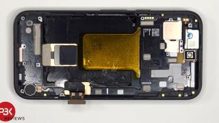 Pixel 9a disecat în fața camerei! Cât de ușor se repară cel mai accesibil telefon Google?