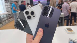 Oamenii stau la cozi pentru iPhone în SUA, de teamă scumpirilor după taxele lui Trump