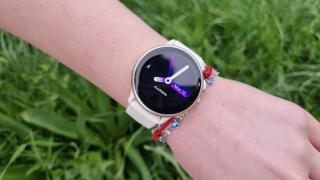 Prezentare Garmin vívoactive 6 - Smartwatch mai accesibil, cu display AMOLED, interfață intuitivă, funcții smart și autonomie extinsă