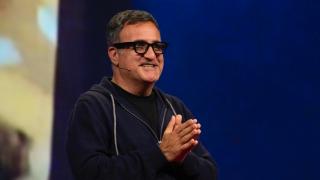 Revin ochelarii Google Glass? Un prototip AR modern a fost prezentat în cadrul unei conferințe TED