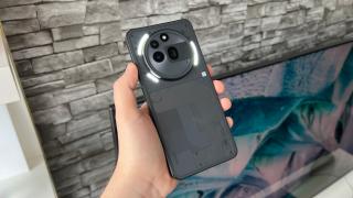Nothing Phone (3a) Pro: Design cu schimbări de la ultimul "a", mega modul foto în spate + iluminare Glyph