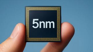 China sfidează sancțiunile tehnologice: SMIC produce cipuri pe 5nm fără EUV – o mutare cu implicații globale