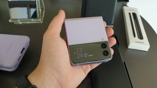 Pliabilul Samsung Galaxy Z Flip3 ajunge la final de carieră; primește ultimul update major OS (Android 15, One UI 7)