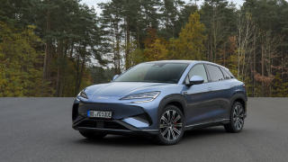 BYD intră în România cu un SUV electric de 500 CP și un hibrid cu autonomie de peste 1.000 km; rețea extinsă în parteneriat cu Țiriac Auto