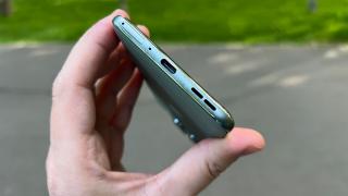 Motorola edge 60 Pro: Telefonul mizează pe conexiuni wireless, scade vitezele USB-C