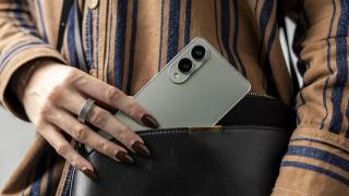 Galaxy S25 Edge e în sfârșit oficial; Flagship-ul cu talie de doar 5.8 mm are procesor Snapdragon 8 Elite, dar face compromis la baterie