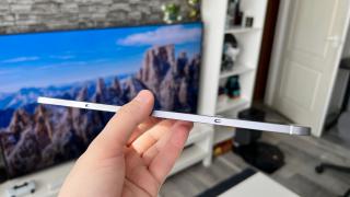 Samsung Galaxy Tab S10 FE: Design-ul rămâne familiar, dar cu talie mai slim și 20 grame în minus