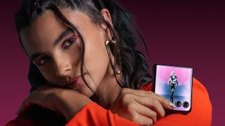 RESIGILATUL ZILEI #48: Motorola Razr 50 Ultra cu Snapdragon 8s Gen 3 și ecran extern inteligent; Pliabil premium, cu stil și performanță