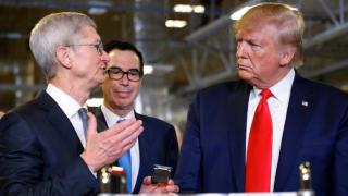 Trump presează Apple să mute producția iPhone în SUA; Compania răspunde cu o investiție de peste 500 de miliarde de dolari