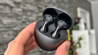 HUAWEI FreeBuds 6 Review: căștile open-fit nu mai înseamnă compromis la sunet! În sfârșit bas profund, medii clare și înalte savuroase