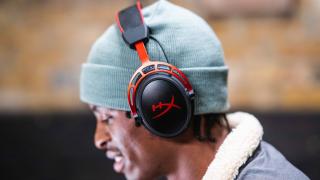 RESIGILATUL ZILEI #53: Căștile HyperX Cloud Alpha Wireless, până la 300h fără încărcare; Audio clar, bass puternic, conectivitate stabilă și sunet impecabil
