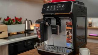 RESIGILATUL ZILEI #56: Philips EP3341/50 LatteGo – Espressor automat cu SilentBrew, LatteGo și 6 băuturi personalizabile