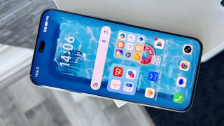HONOR 400 Pro: Display OLED de top, sare de 1100 LUX şi îţi protejează ochii