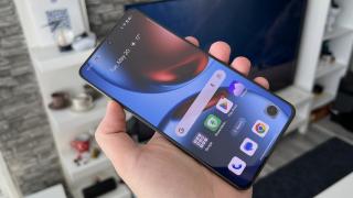 realme GT7 5G: Display AMOLED generos, luminos, pregătit pentru ore de gaming și consum media