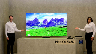 Ştiaţi că: puteţi controla televizoarele Samsung cu ceasul şi puteţi face filmele vechi 4K în 2025 cu Vision AI