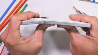 OPPO Find X8 Ultra se îndoaie fatal la testul lui JerryRig şi aflăm detalii interesante despre componente