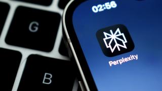 Perplexity devine o amenințare serioasă pentru Google; După Motorola, Samsung se află în discuții pentru integrarea opțiunilor AI pe seria Galaxy S26