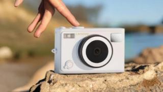 Lenovo C55 a sosit! Prima cameră digitală a companiei costă sub 70 de dolari și e special concepută pentru vloggeri