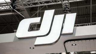DJI intră pe zona smart home cu aspiratorul robotul ROMO; miză mare într-o piață deja plină de nume grele