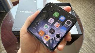 Xiaomi Mix Flip 2 apare în teasere oficiale și vine cu o baterie mare