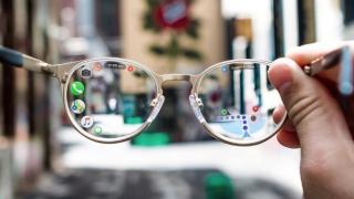 Efectul „liquid glass” introdus de Apple ar putea avea un scop ascuns; o strategie subtilă de pregătire pentru ochelarii inteligenți