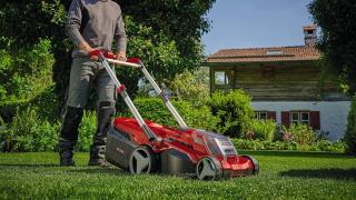 E LUNI e AMAZON: Einhell RASARRO 36/38, mașină de tuns iarba cu acumulatori Power X-Change, 38 cm, 36V, cu funcție de mulcire și 2 baterii incluse