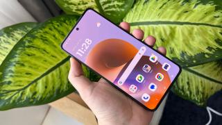 Motorola moto g86: Un alt telefon moto care renunță la ecranul curbat, are muchii înguste și diagonală mare