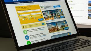 Graba la oferte turistice costă scump; troianul XWorm preia controlul prin site-uri de călătorii false (Raport HP)