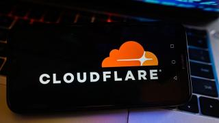 AI-urile trebuie să plătească pentru accesul la conținut; Cloudflare testează modelul „pay per crawl” cu susținerea marilor publisheri