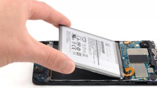 Bateriile Samsung țin de două ori mai mult decât la iPhone și Pixel, conform testelor oficiale UE (Liste cicluri încărcare)