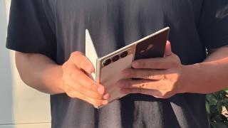 Tecno revine în zona telefoanelor inedite cu Phantom Ultimate G Fold, un triplu-pliabil ce apare în fotografii spion înainte de lansare