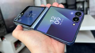 Samsung Galaxy Z Flip7: Display extern mare de tot, record de luminozitate pentru cel pliabil