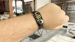 Am testat Xiaomi Smart Band 10! Cea mai nou adiție din gama care a contribuit la accesiunea companiei și chiar depășirea Apple la nivel de vânzări