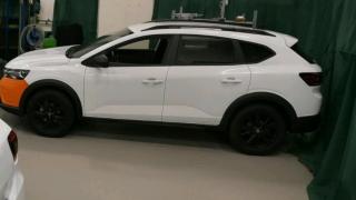 Dacia C-Neo surprinde în prima imagine fără camuflaj; Design inspirat de Sandero, dar cu aer de Skoda Scala