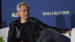 Va mai împinge cineva o mașină de tuns iarba în 2030? NVIDIA susține că autonomia completă devine normă în orice proces de fabricație
