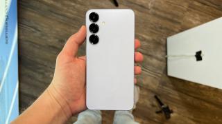 Samsung Galaxy S26 Pro apare iarăși menționat online, de această dată certificat de GSMA