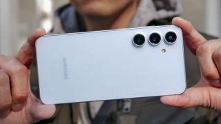 Galaxy S25 FE vine mai devreme; Samsung confirmă lansări mari pentru 2025, inclusiv un smartphone triplu-pliabil