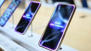 Siri primește comenzile App Intents pe iPhone mai devreme decât se anticipa; Funcții utile precum editarea imaginilor și autentificarea vocală vin din primăvara lui 2026