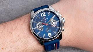 E LUNI e AMAZON: Ceas bărbătesc Tommy Hilfiger cu mecanism quartz, design sport-elegant și rezistent la apă