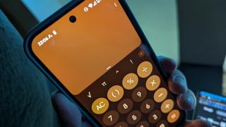 Google Calculator 9.0 primește un redesign complet în stil Material 3 Expressive; dispar butoanele științifice vizibile
