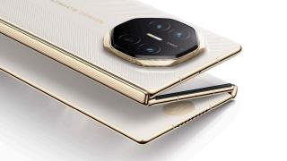Huawei tocmai a anunţat un nou telefon triplu pliabil: Mate XTs, cu procesor Kirin 9020, cameră ultrawide superioară