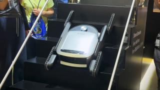 IFA 2025: Dreame Cyber X e primul aspirator robot din lume capabil să urce scări! Iată-l în acțiune (Video)