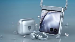 Preț și disponibilitate Motorola razr 60 Swarovski în România (căști buds loop Swarovski cadou)