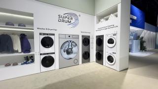 IFA 2025: Ce au special maşinile de spălat TCL cu AI şi frigiderele de la Berlin (Video)