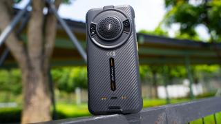 Ulefone lansează RugKing, un telefon robust cu boxă de 126 dB și baterie de 9600mAh; preț promoțional de lansare: 150 dolari