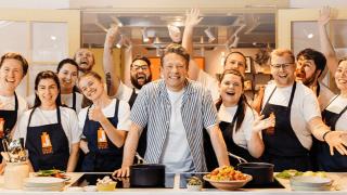 Jamie Oliver e imaginea noii game Samsung Bespoke AI; accent pe gătitul asistat de inteligență artificială