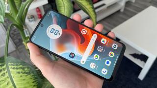 Motorola cu baterie de 7000 mAh? Da, Moto G36 apare pe web şi aduce şi ecran mare, dar... LCD