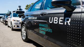 Uber pregătește integrarea mașinilor autonome în Europa, inclusiv în România; Între timp, lansează un serviciu de curierat prin aplicație